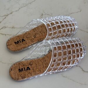 NWT MIA Darby Clear Jelly Slides